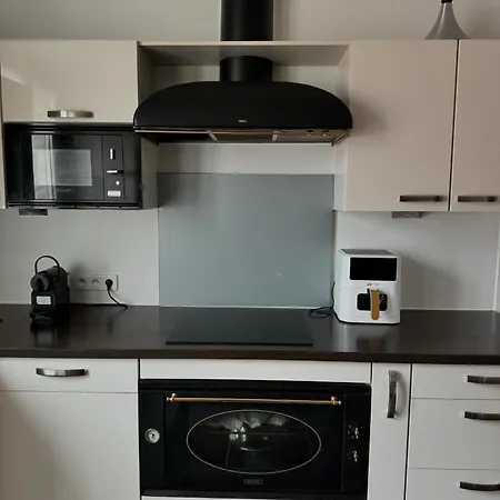Appartement Porte De Paris, Grand 2 Pieces *