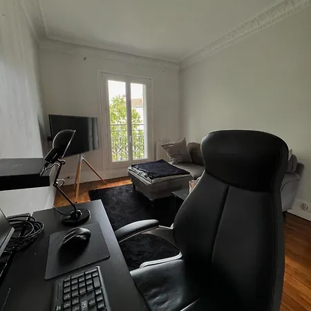 Porte De Paris, Grand 2 Pieces Appartement