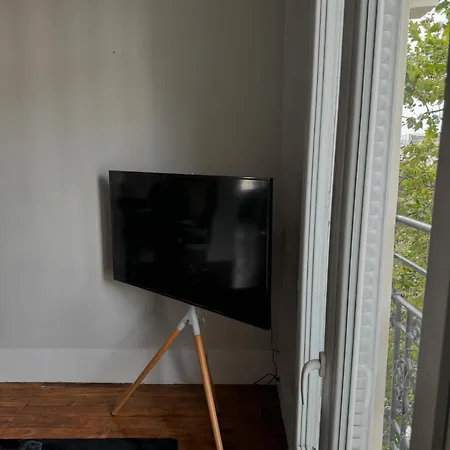 Appartement Porte De Paris, Grand 2 Pieces